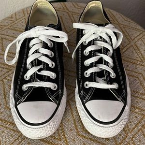 Converse All Star low top. Classic black and white. Size 7.5